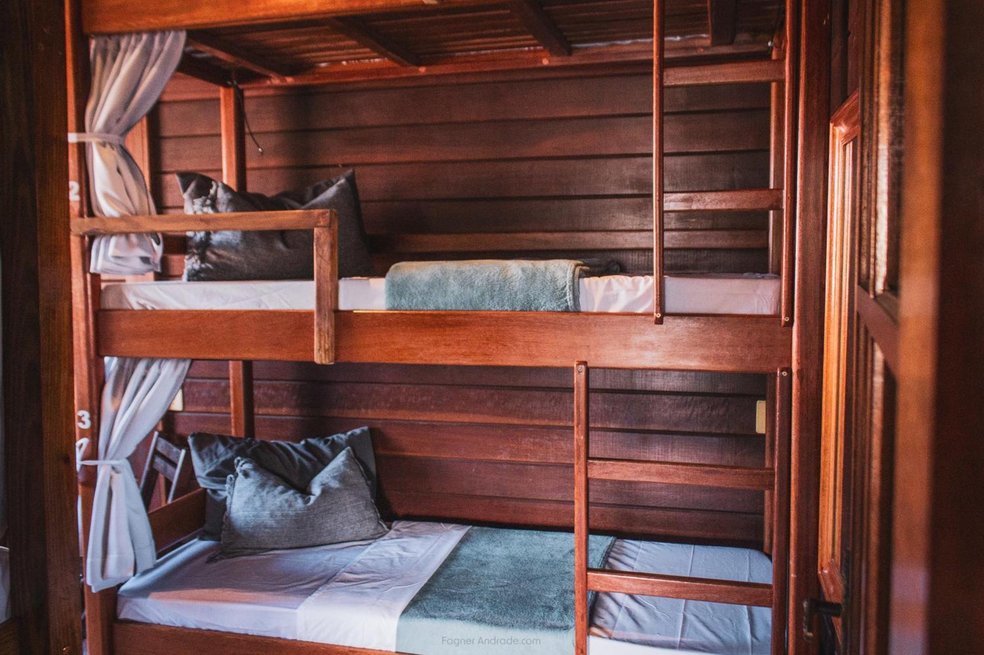 Cama em Dormitório Misto com 8 Camas